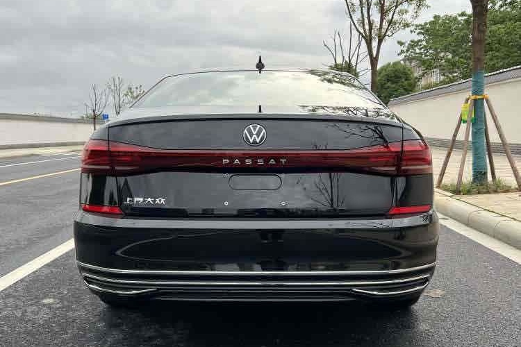大众 帕萨特 2025款 出众款 330TSI 星空精英版车身外观6004