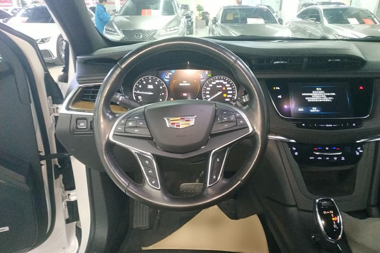 凯迪拉克XT5 2016款 28T 四驱领先型中控内饰13