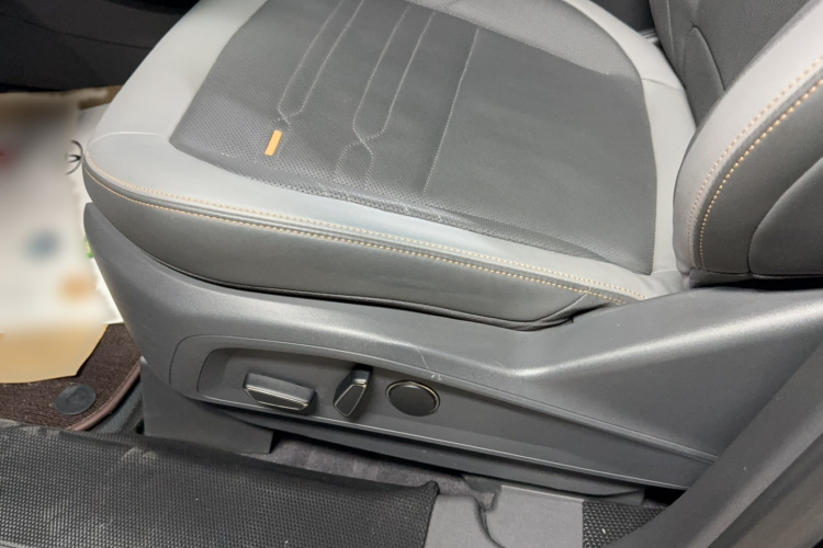 福特 2023款 锐界L 2.0T EcoBoost E混动四驱七座至尊型局部细节9003