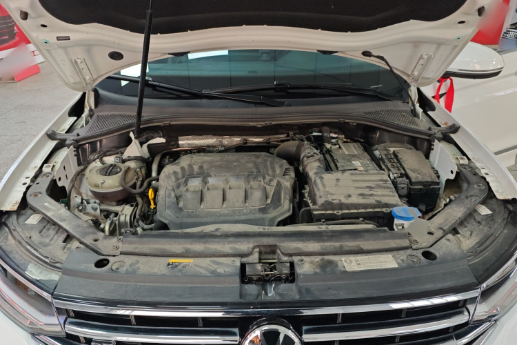 大众 途观L 2023款 330TSI 自动两驱R-Line越享版机舱底盘24