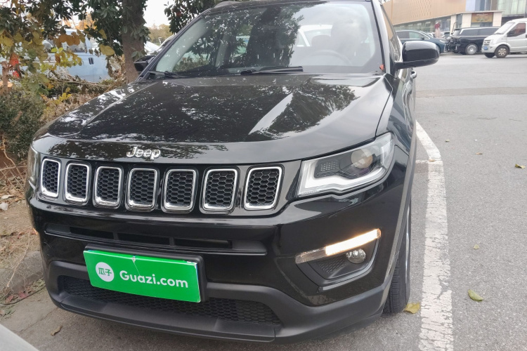 Jeep 指南者 2019款 220T 自动家享版车身外观2