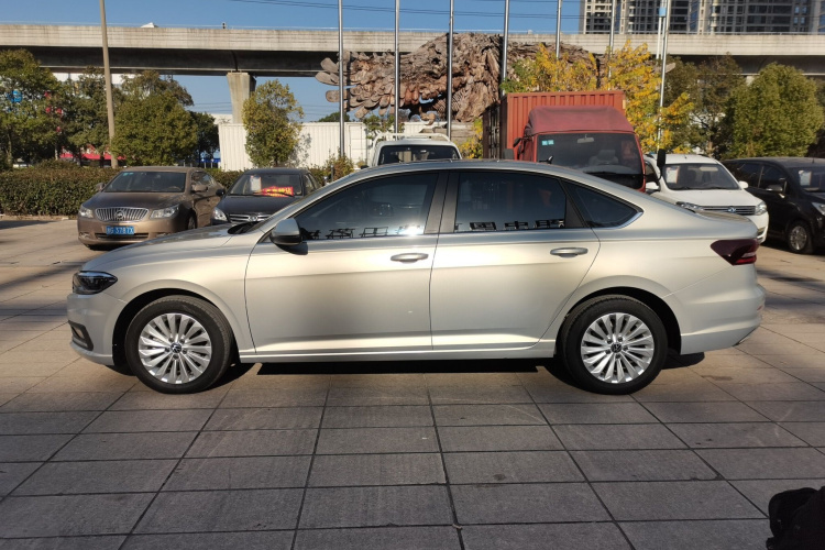 大众 朗逸 2021款 1.5L 自动舒适版车身外观4