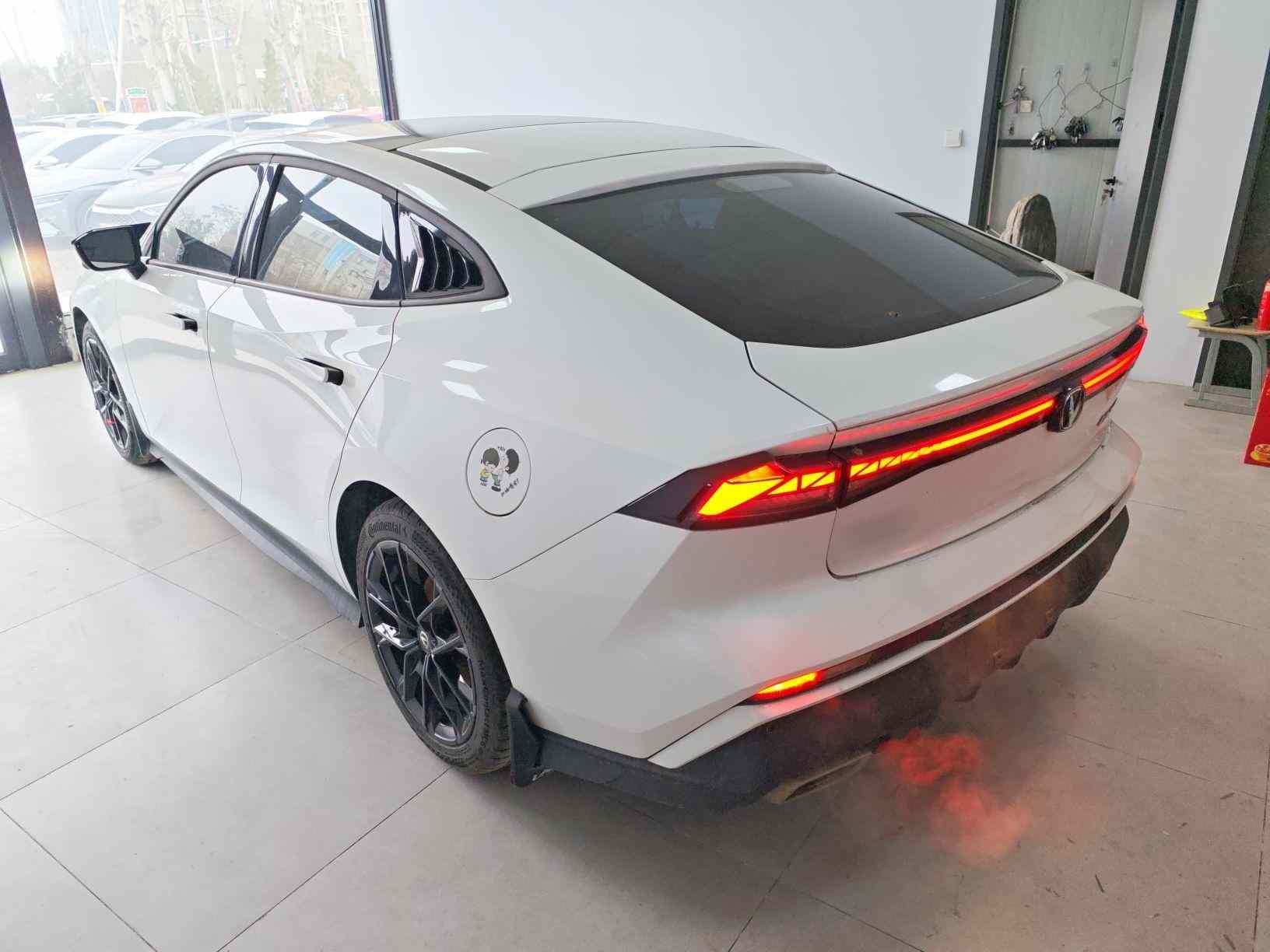 长安UNI-V 2024款 1.5T 尊贵型(3)