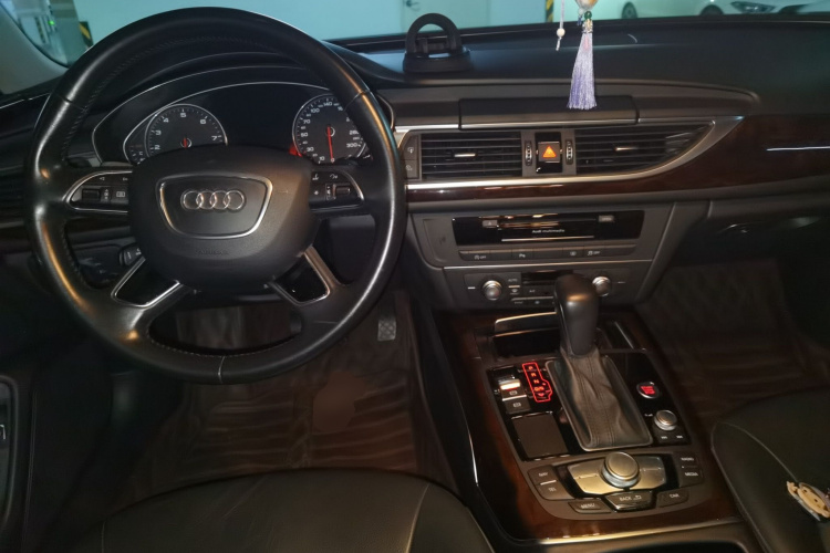 奥迪A6L 2016款 30 FSI 舒适型中控内饰12