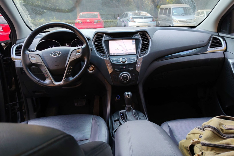 现代 胜达 2015款 2.4L 自动两驱智能型 5座中控内饰12