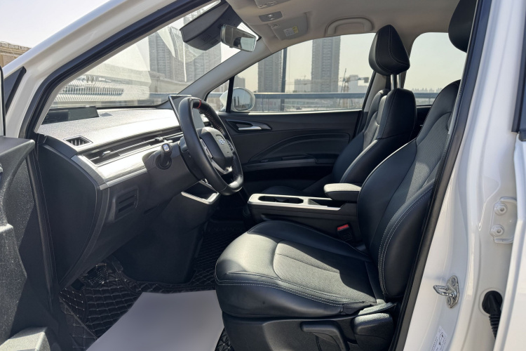 哪吒汽车 哪吒V 2022款 潮 400 Lite中控内饰7002