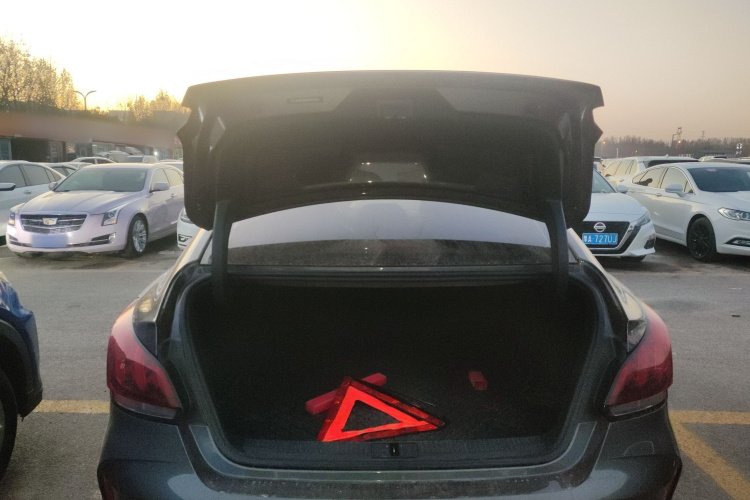 名爵 MG5 2022款 180DVVT CVT青春豪华版机舱底盘23