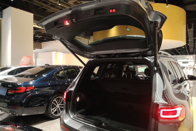 奔驰GLB 2023款 GLB 200 动感型局部细节23