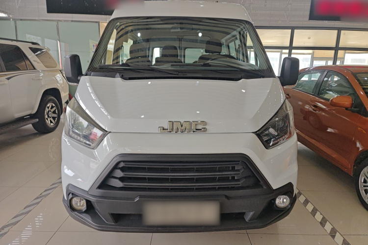 江铃 特顺 2019款 2.8T商运型短轴中顶6座国VI JX493车身外观2