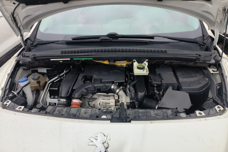 标致3008 2015款 1.6THP 自动经典版机舱底盘24