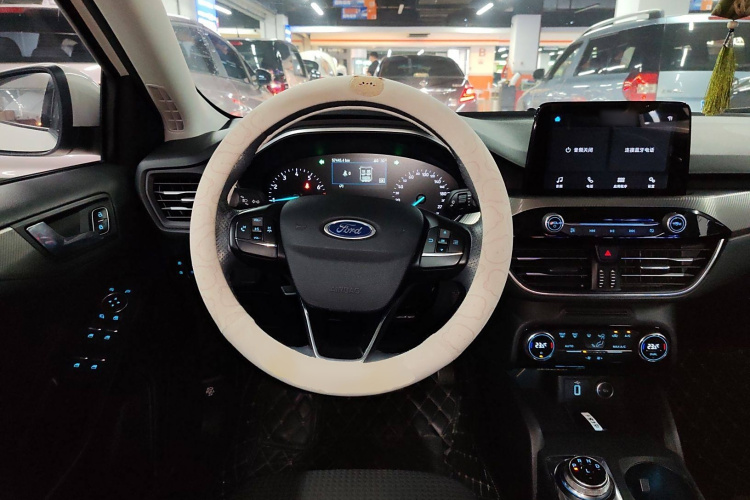 福特 福克斯 2020款 三厢 EcoBoost 180 自动锋潮型局部细节13