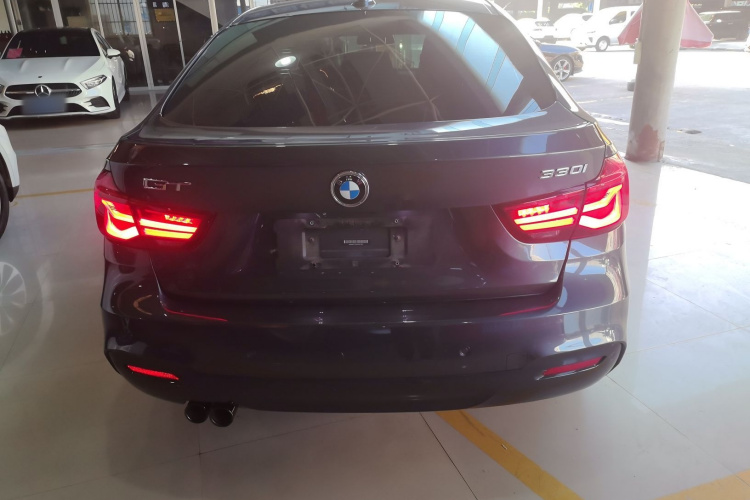 宝马3系GT 2020款 330i M运动曜夜版车身外观6