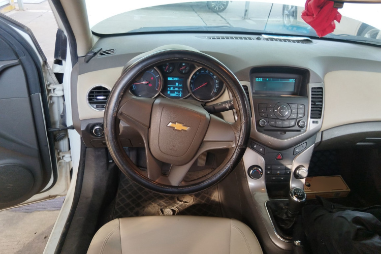 雪佛兰 科鲁兹 2015款 1.5L 经典 SE MT中控内饰13