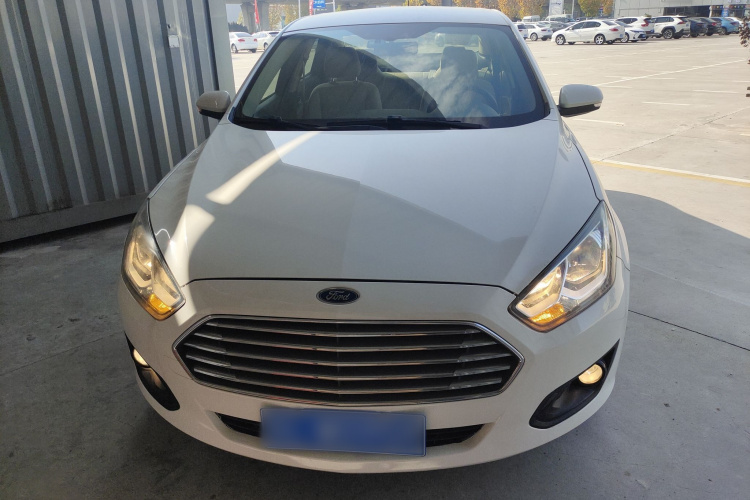 福特 福睿斯 2015款 1.5L 手动舒适型车身外观2