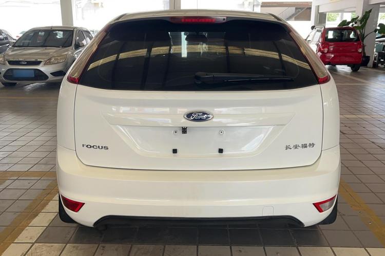 福特 福克斯 2013款 两厢经典 1.8L 自动基本型车身外观6004