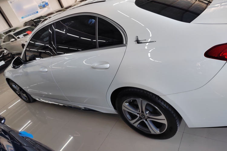 奔驰C级 2022款 C 200 L 运动版车身外观4