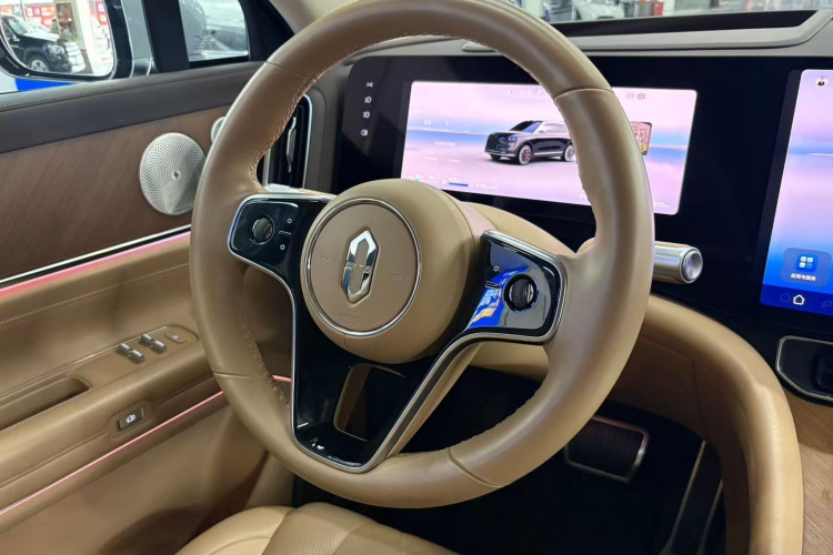 鸿蒙智行 问界M9 2024款 增程 Ultra版 52kWh 5座版中控内饰7005