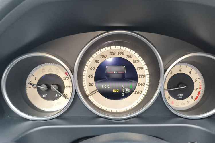 奔驰E级 2015款 E 180 L 运动型局部细节14