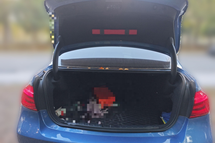 宝马3系 2019款 320i M运动套装中控内饰23