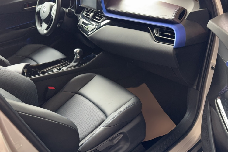 丰田C-HR 2020款 2.0L 领先版中控内饰7005