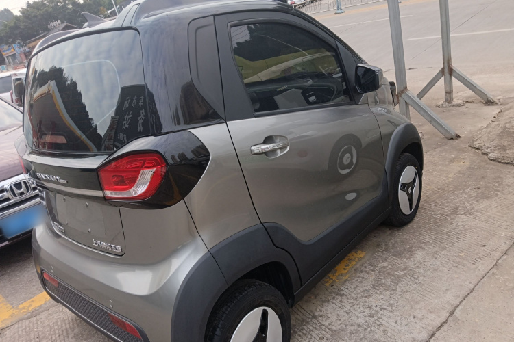 宝骏E100 2019款 250KM 智行版车身外观7