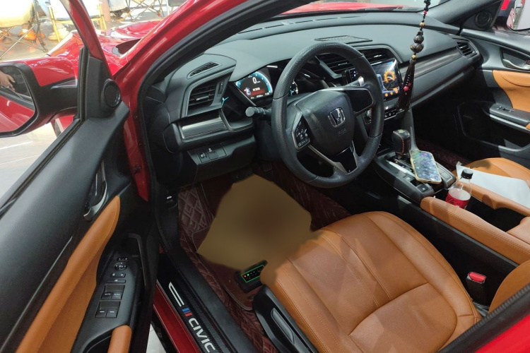 本田 思域 2021款 HATCHBACK 220TURBO CVT新锐控中控内饰7003