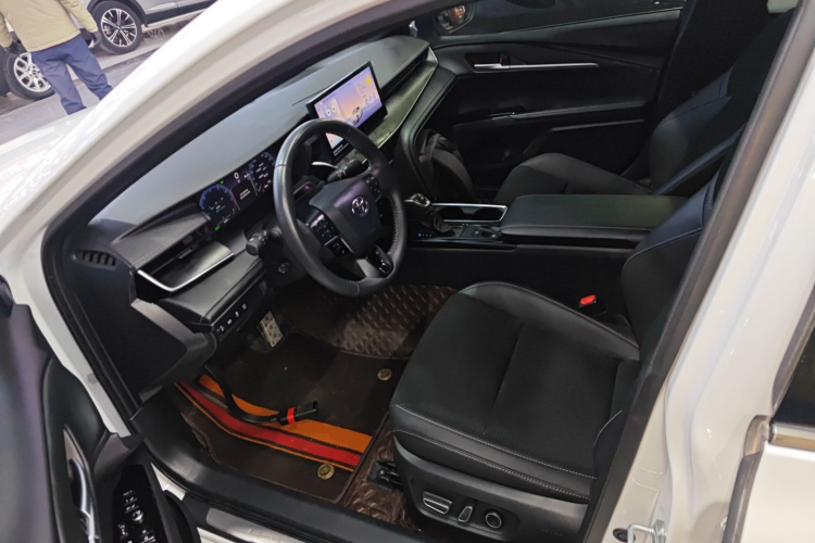 丰田 凯美瑞 2024款 双擎 2.0HXS 运动Plus版中控内饰20