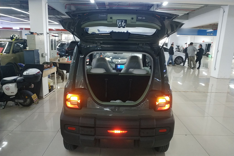 吉利银河 2025款 210km 熊猫骑士机舱底盘23