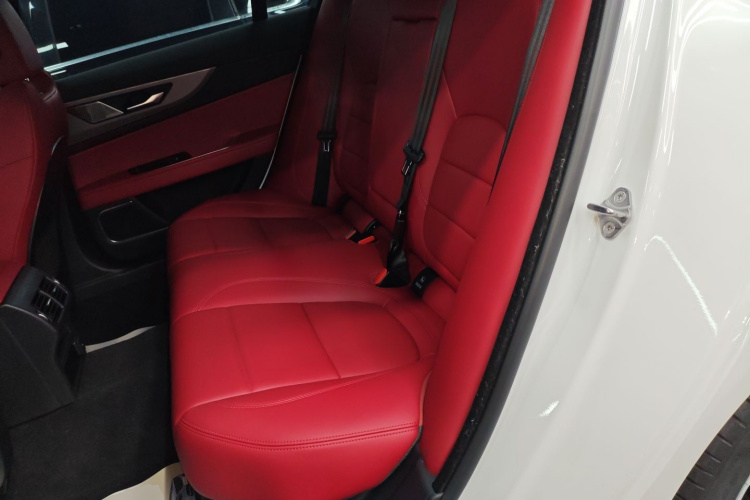 捷豹XEL 2024款 2.0T 250PS R-DYNAMIC S进取运动版中控内饰7004