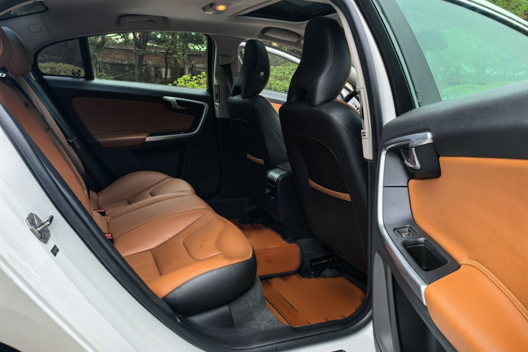 沃尔沃S60 2019款 S60L 改款 T5 智进进阶版中控内饰7005