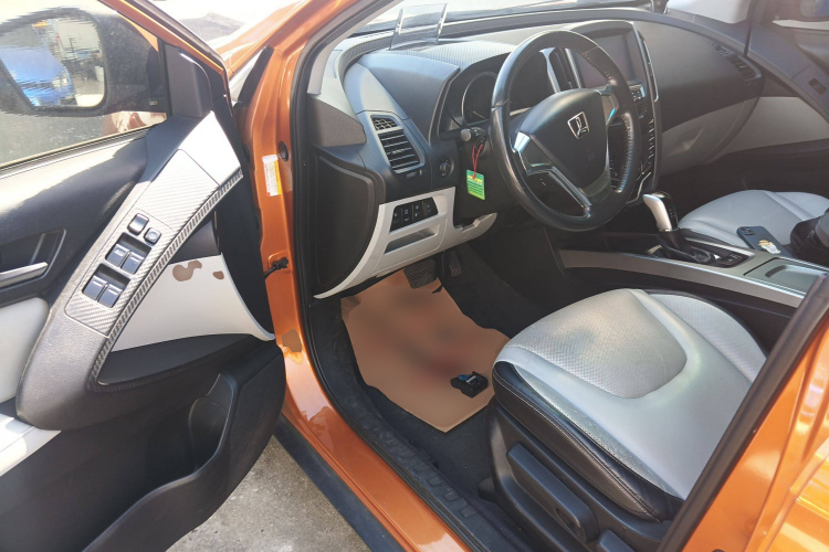 纳智捷 优6 SUV 2014款 1.8T 时尚型中控内饰7003