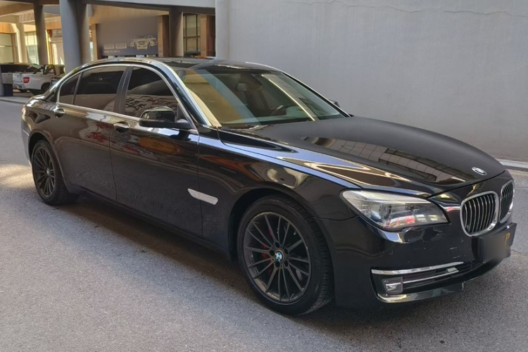 宝马7系 2014款 730Li 臻享型车身外观6005