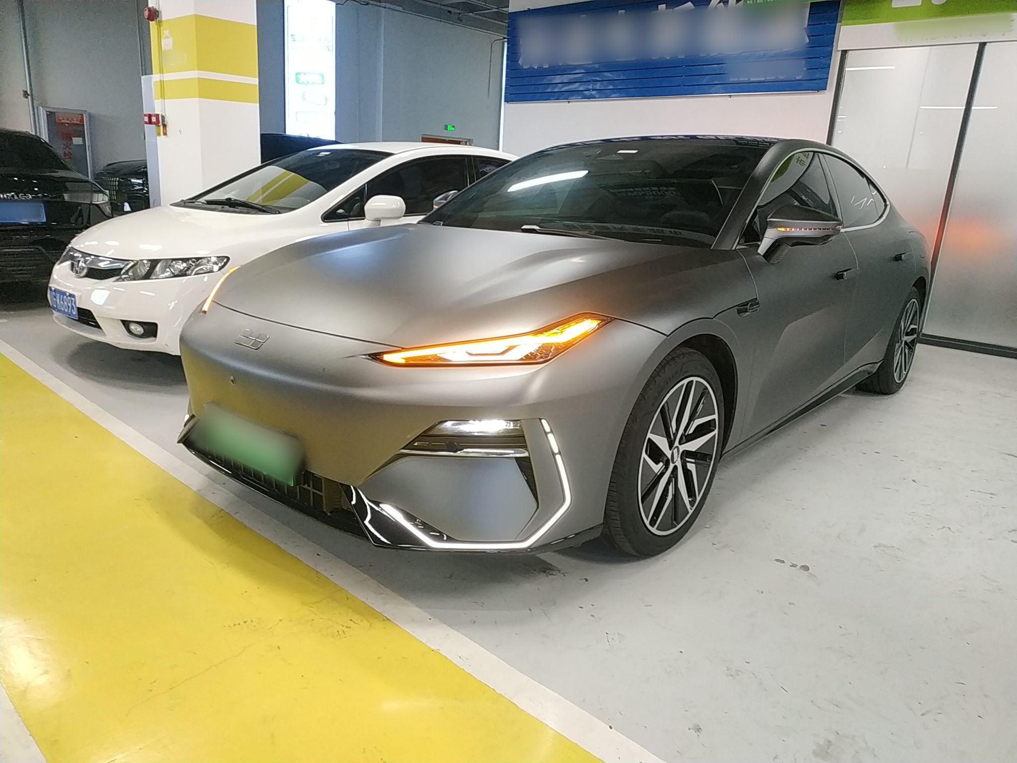 吉利银河 银河E8 2024款 665km 后驱星舰 远航版