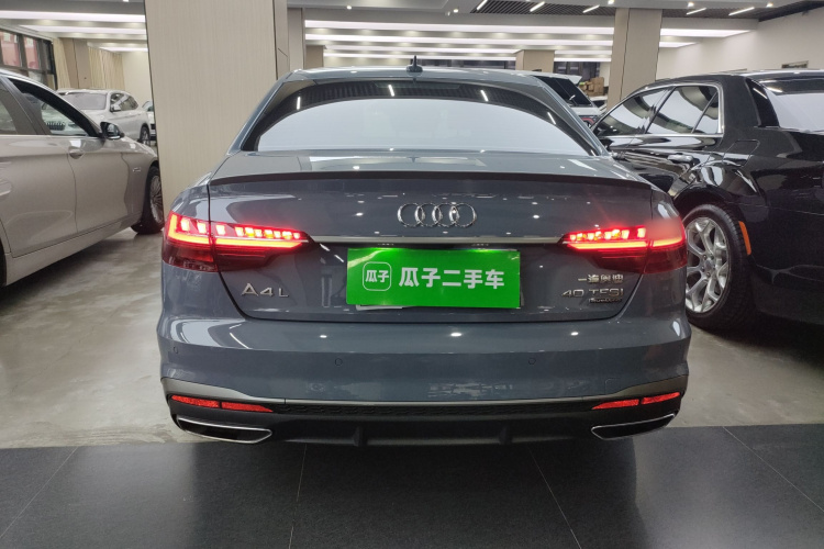 奥迪A4L 2022款 40 TFSI quattro RS套件燃速型车身外观6