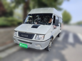 依维柯得意 2021款 2.5T A40 M1客车5-9座长轴中顶双胎手动门