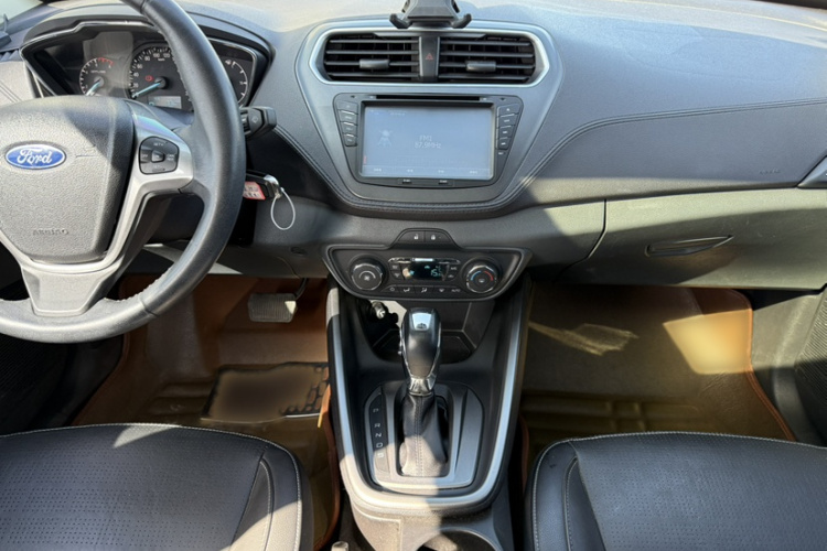 福特 福睿斯 2015款 1.5L 自动时尚型中控内饰7012