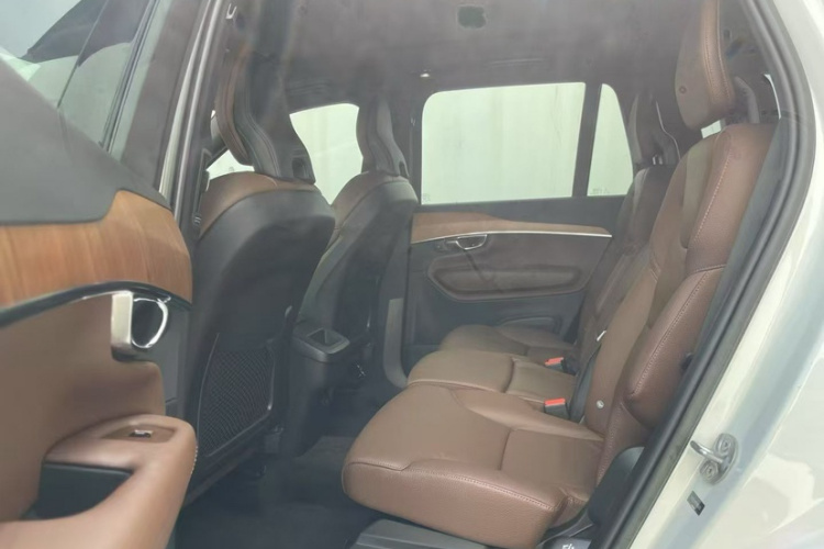 沃尔沃XC90 2023款 B5 智行豪华版 5座中控内饰7011