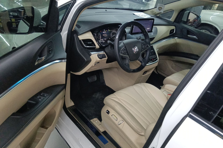 别克GL8 2023款 改款 陆上公务舱 豪华型中控内饰20