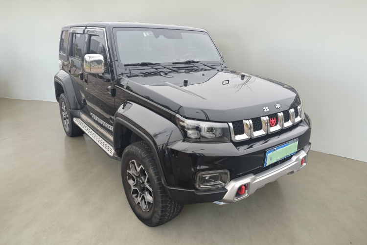 北京越野 北京BJ40 2019款 PLUS 2.3T 自动四驱尊享版 国VI车身外观3