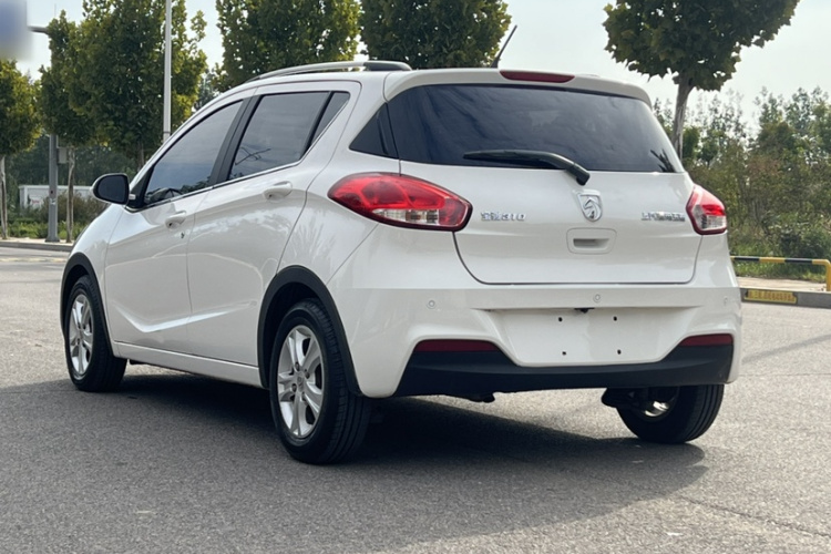 宝骏310 2016款 1.2L 手动豪华型车身外观6005