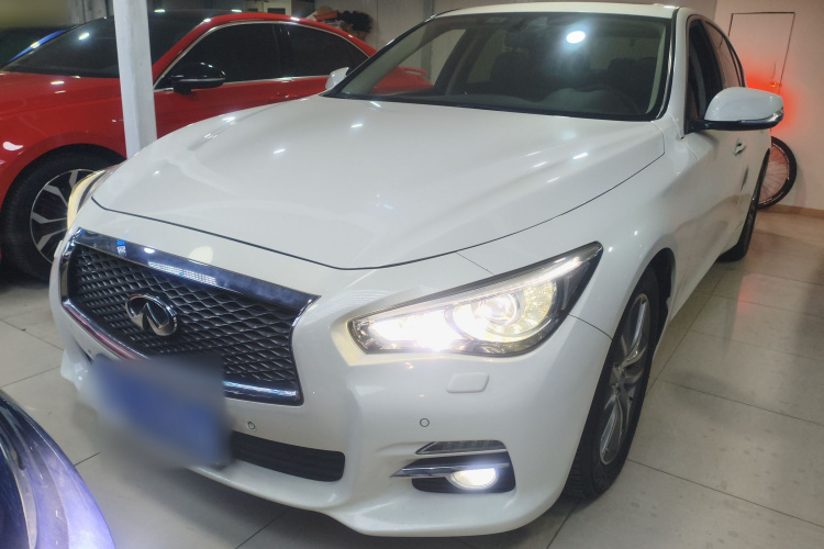 英菲尼迪Q50 2014款 3.7L 舒适版车身外观2
