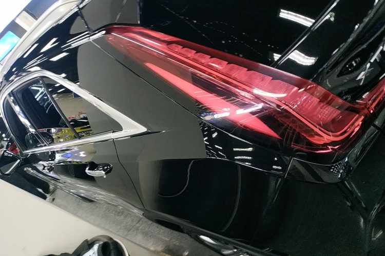 凯迪拉克XT4 2021款 28T 两驱技术型车身外观4