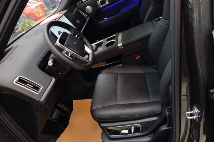 理想汽车 理想L9 2025款 Ultra 智能焕新版中控内饰19