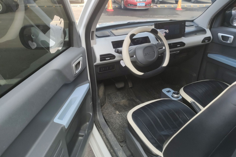 吉利银河 2024款 熊猫mini 200km 耐力熊中控内饰20