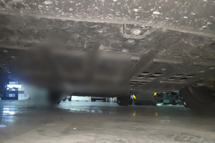 哪吒汽车 哪吒V 2022款 潮 400 Lite 粉色定制款局部细节9008