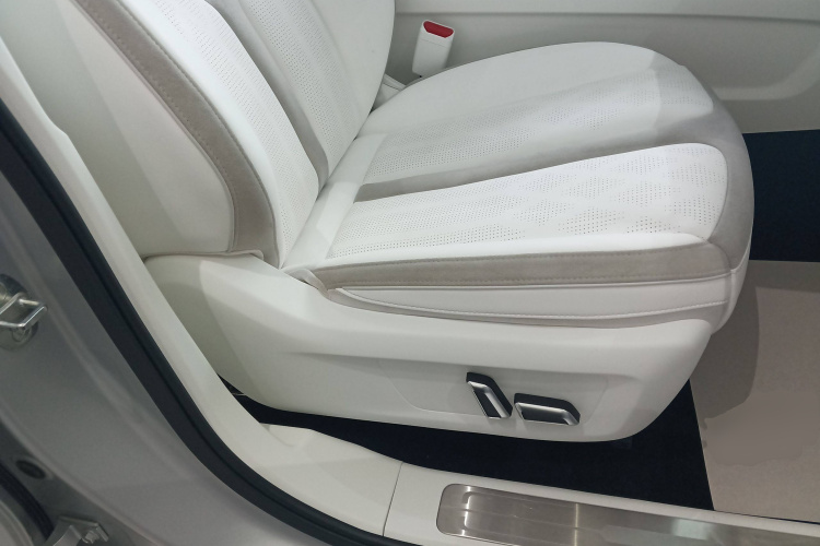 超境汽车 共创坦克300 2021款 2.0T 赛博坦克局部细节41