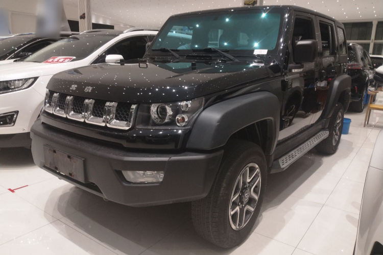 北京越野 北京BJ40 2016款 40L 2.3T 自动四驱尊享版车身外观1