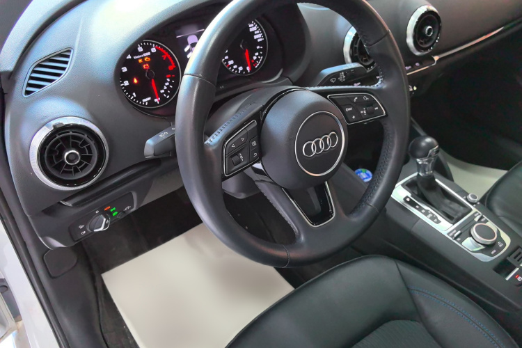 奥迪A3 2019款 Sportback 35 TFSI 时尚型 国VI中控内饰7005