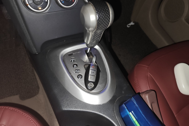 日产 逍客 2012款 2.0XV 雷 CVT 2WD局部细节18