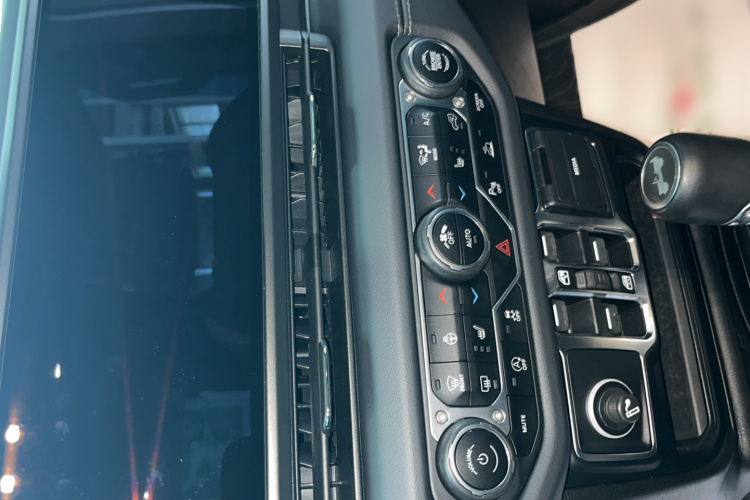 Jeep 牧马人 2024款 2.0T 撒哈拉四门版中控内饰7005